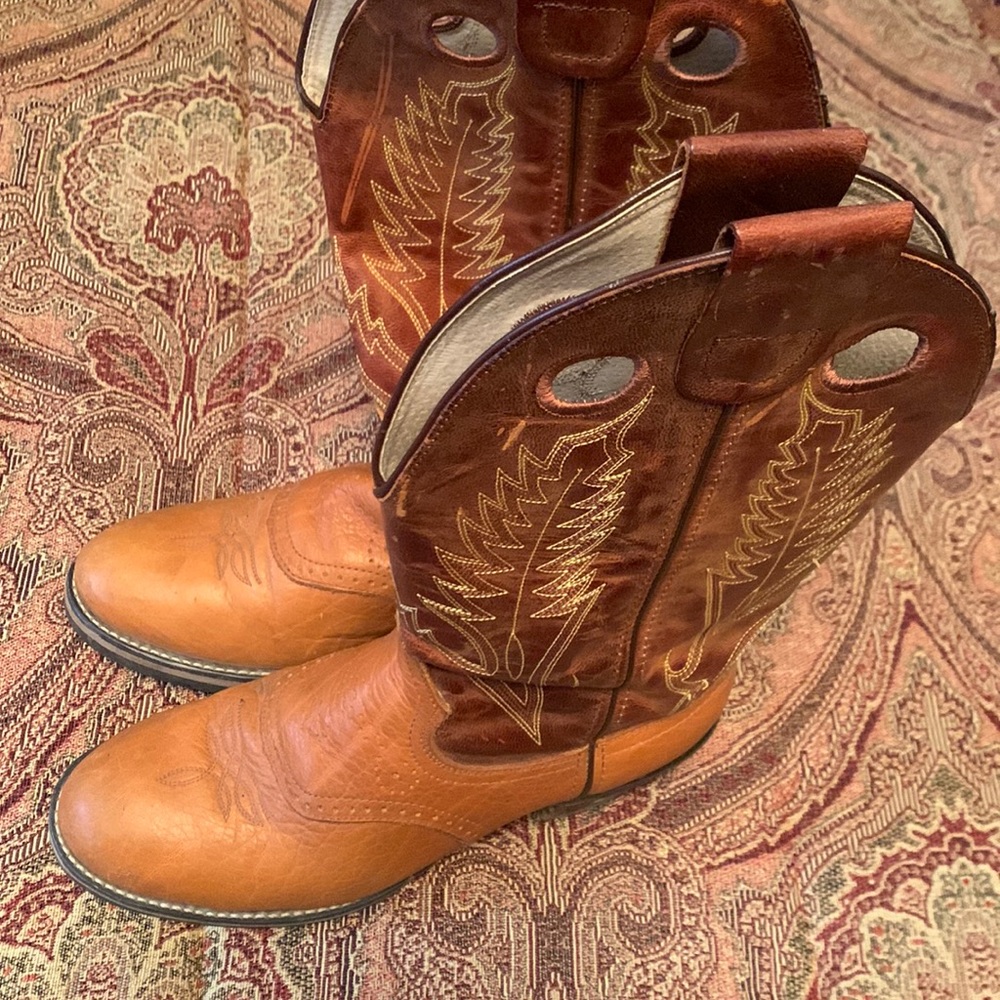 Durango tan cowboy boots size 7D tan and rust color  genuine leather